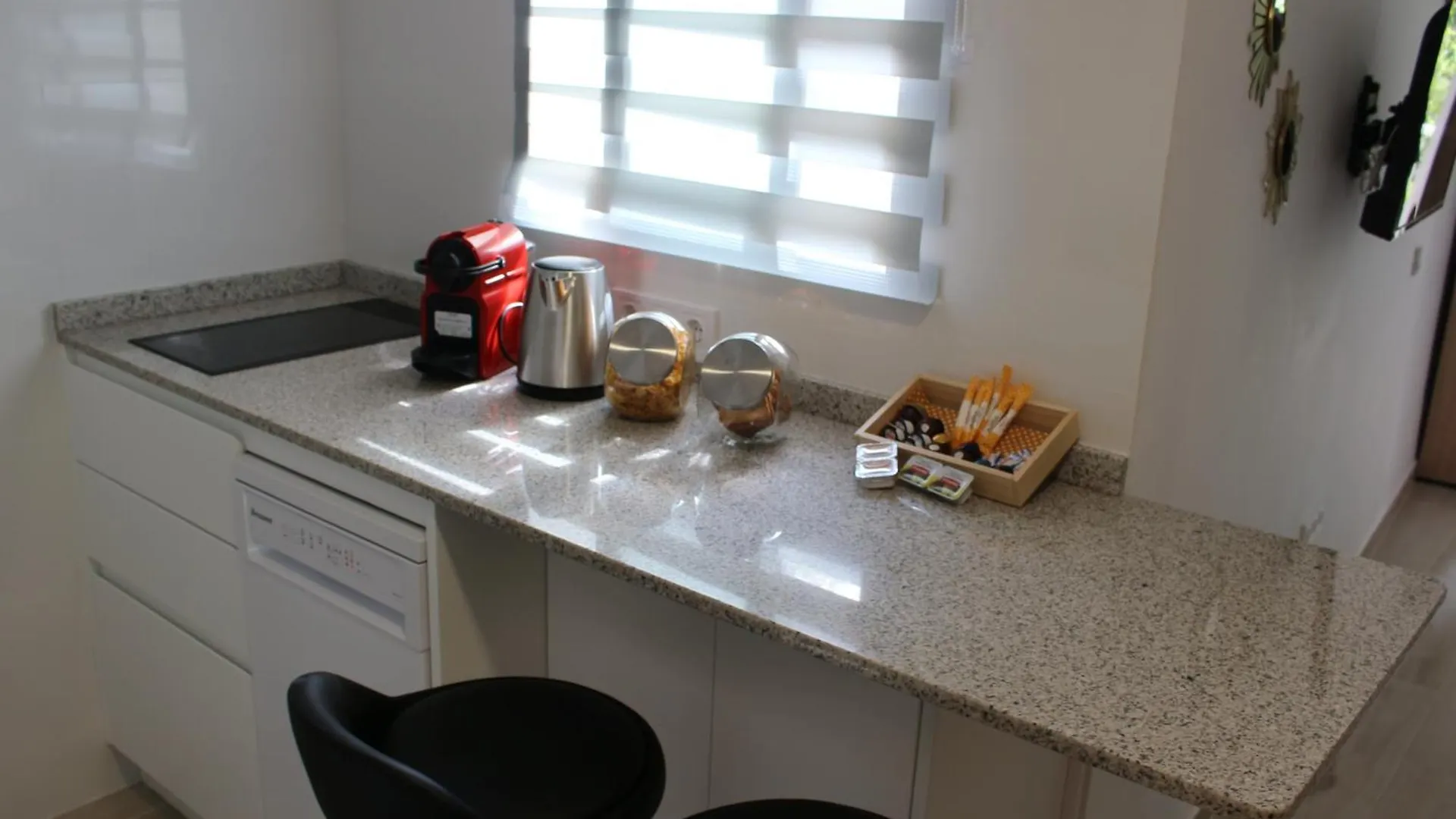 Renovated Mikky Studio Close Beach Marbella Apartment